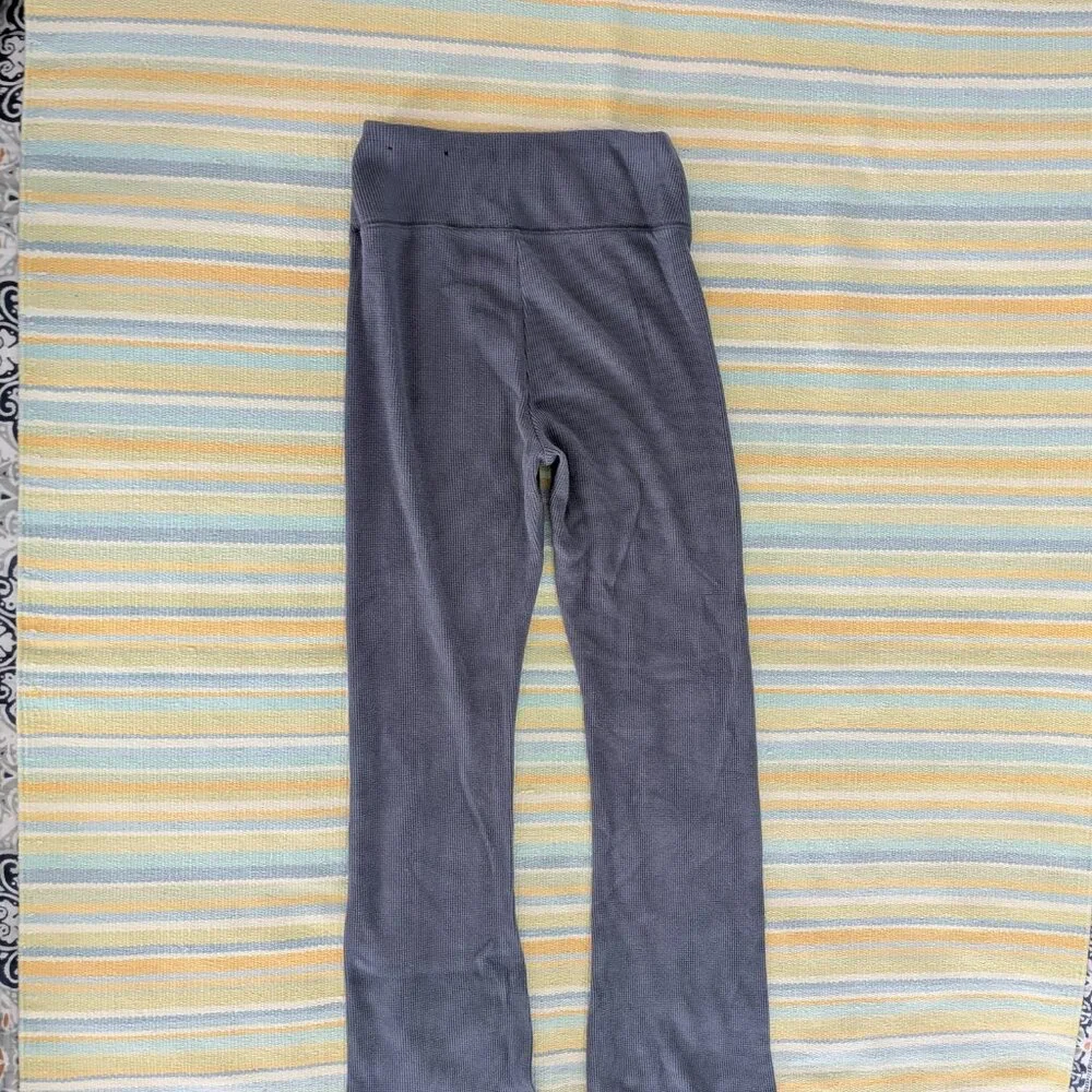 ⭐ Hollister Ultra High Rise Waffle Flare Pants size Small